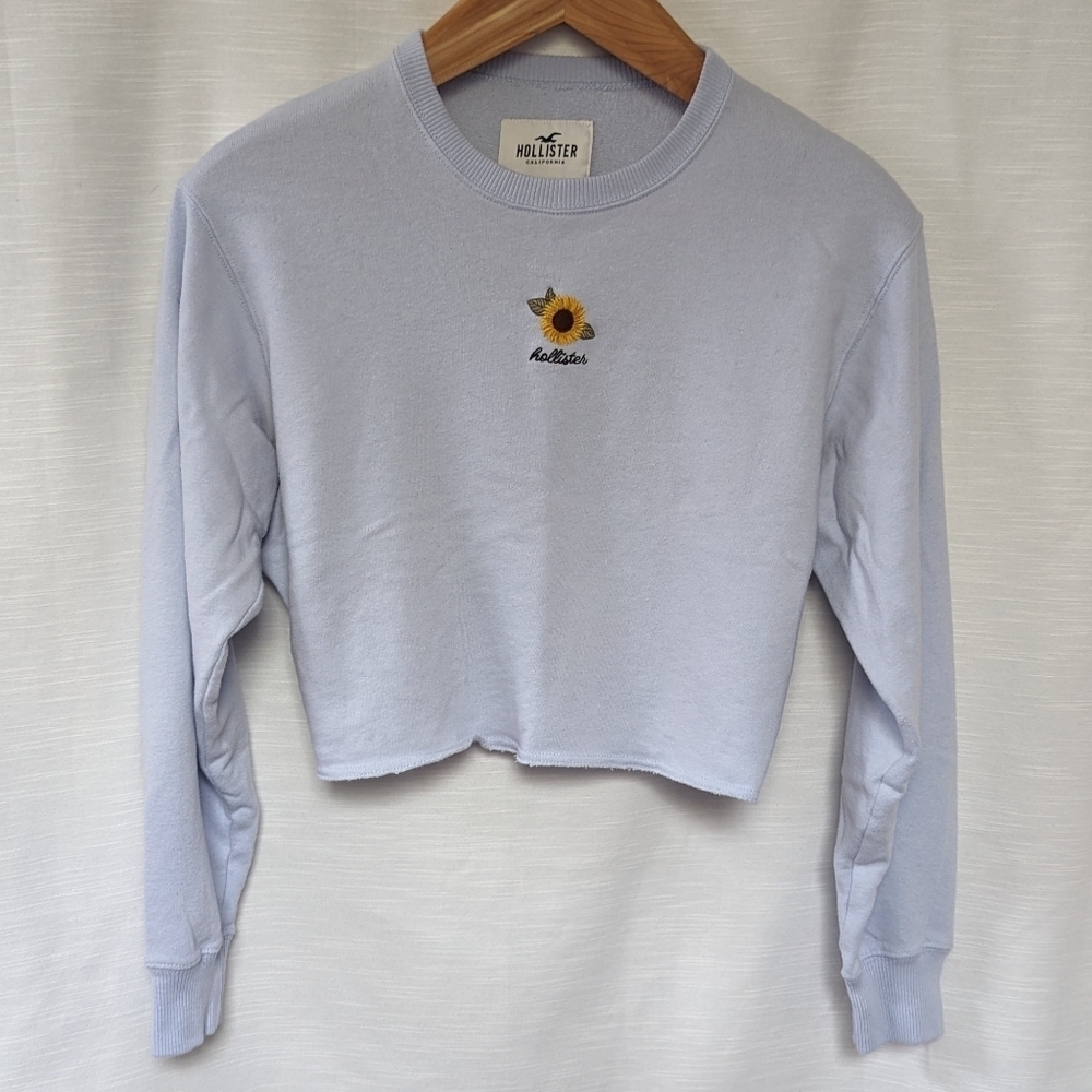 Hollister Crop‎ Lightweight Daisy Sweater